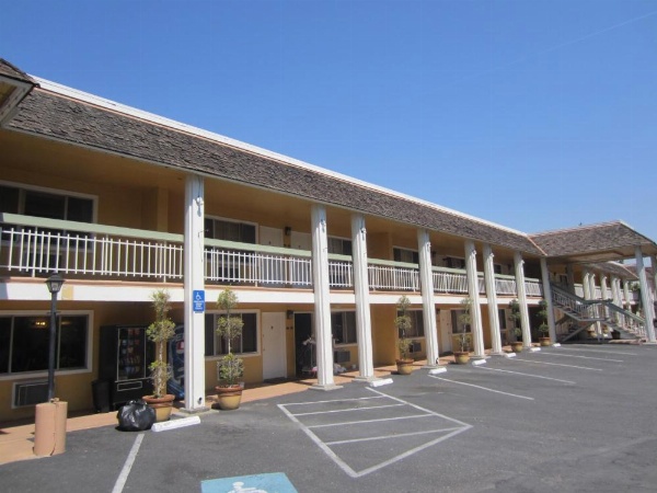 Caravelle Inn & Suites image 11