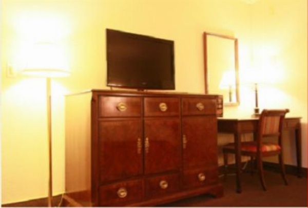 Caravelle Inn & Suites image 14